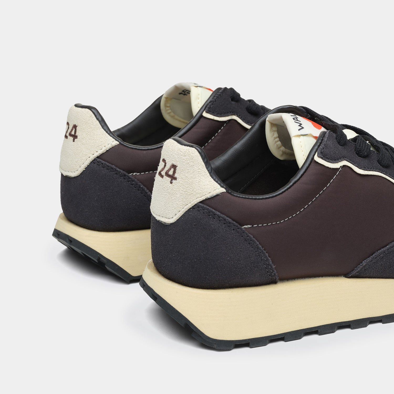 LHR - Black & Pearl White